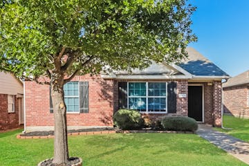 8923 REDFORD RD AUBREY, TX 76227